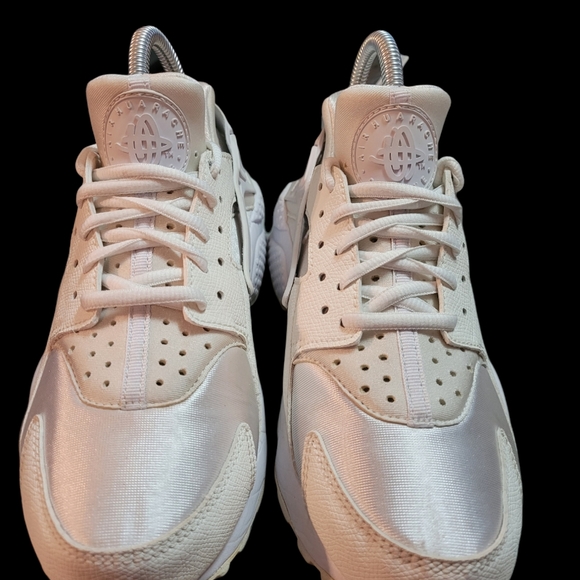 Nike Air Huarache Run “Triple White” 2016  Womens size 7  Preowned Authenicated - Picture 2 of 6